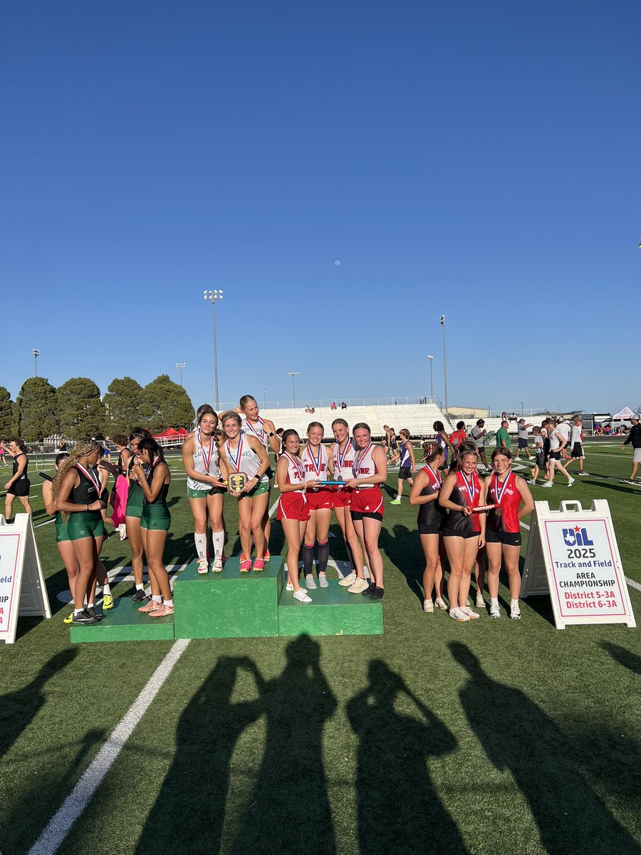 jimned_xctf's tweet photo. Congratulations to the 4X200 team of N. Reid, C. Lawson, E. Clutz, and L. Flash for qualifying for the regional meet! https://t.co/t66rTJHSQj