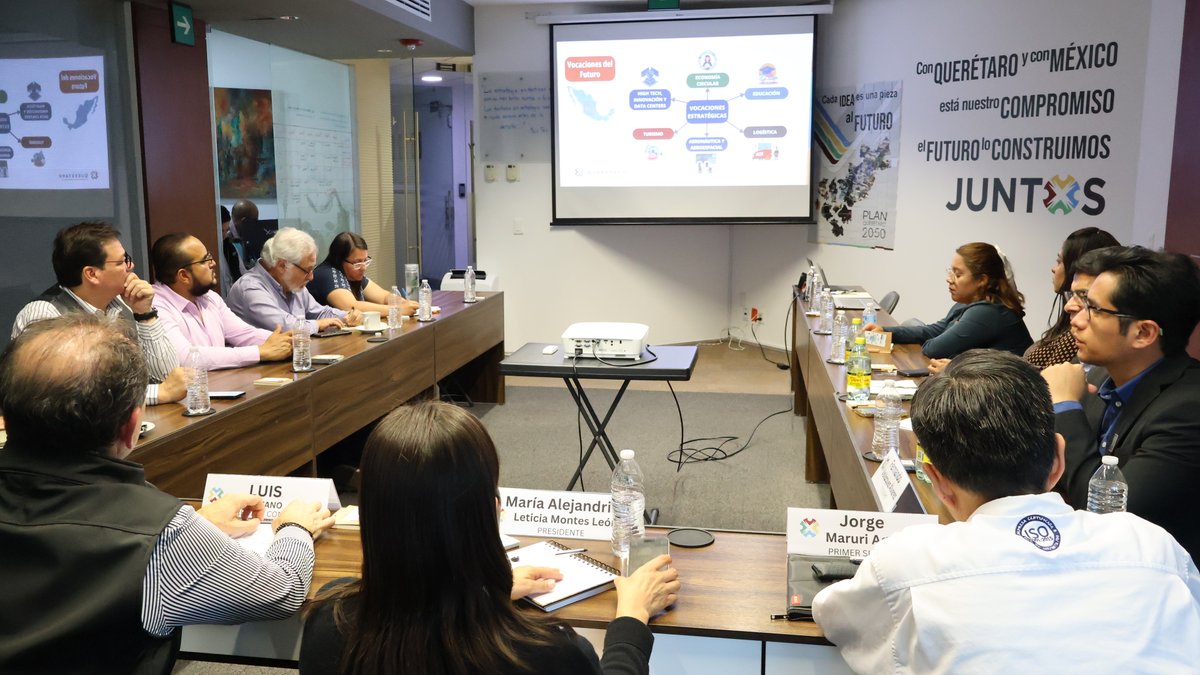 La importancia de trabajar de la mano de los expertos en cada aspecto del futuro de Querétaro, quedó patente en la reunión que tuvimos con los integrantes de la Asociación Mexicana de Hidráulica Sección Regional Querétaro con quienes tuvimos un gran encuentro para platicar del