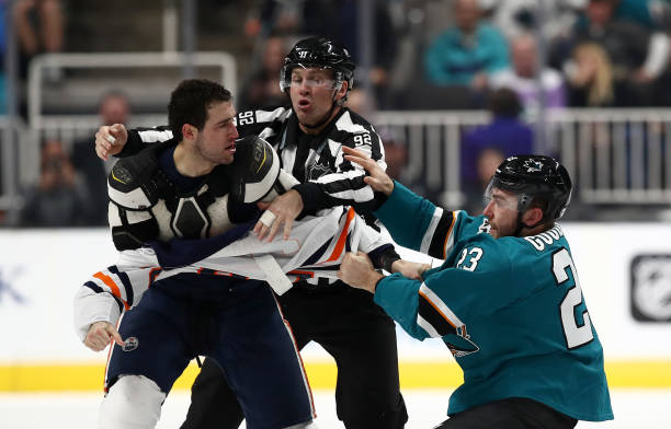 ScoutingTheRefs's tweet photo. San Jose Sharks vs. Minnesota Wild get refs Graham Skilliter (#24) and Chris Schlenker (#3) with Mark Shewchyk (#92) and Julien Fournier (#56) on lines
https://t.co/EQtzSqdDg2
@SanJoseSharks @mnwild #TheFutureIsTeal #MNWild #SJSvsMIN https://t.co/OYVI7aORQf