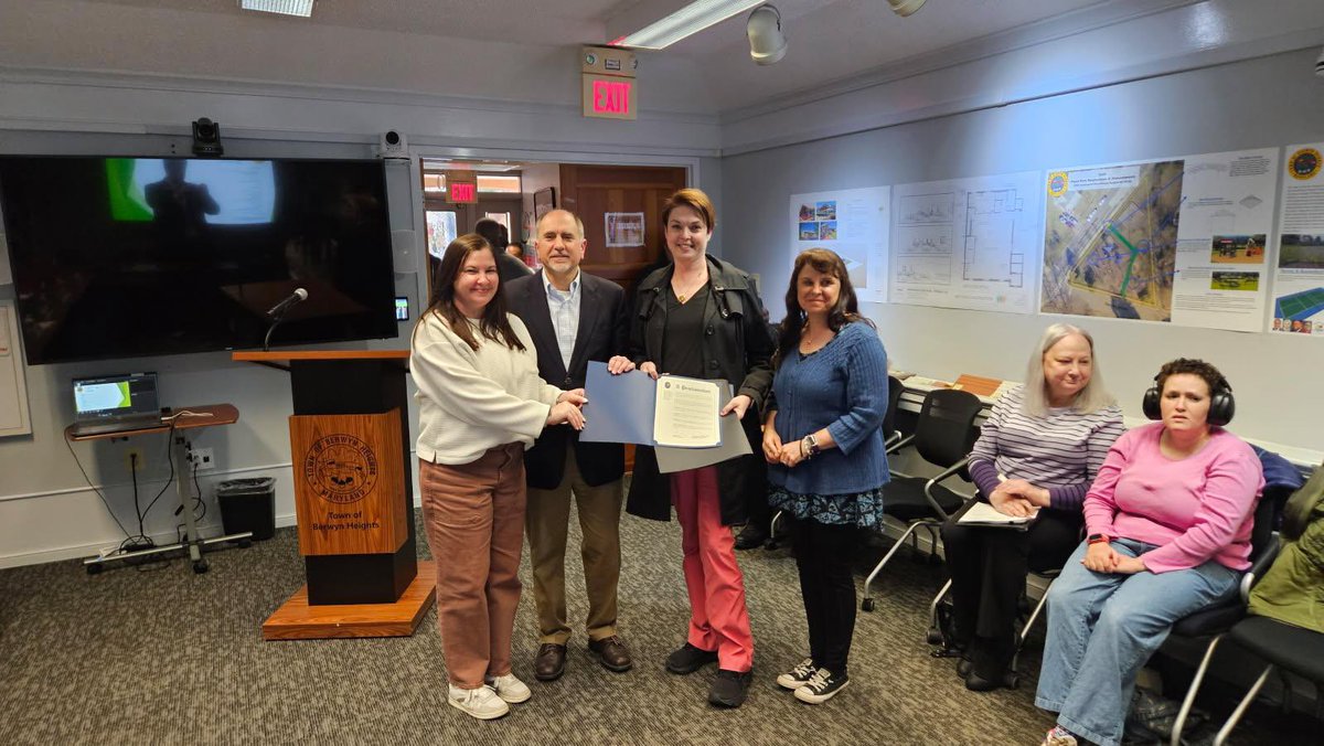 CMEricOlson's tweet photo. Congrats to Berwyn Heights Elementary for being named a Green Ribbon School by the U.S. Dept. of Education! One of just 3 in Maryland! Their hard work on sustainability and environmental education is inspiring. Well done, students, teachers &amp; staff! https://t.co/0ylYZs2Iqg