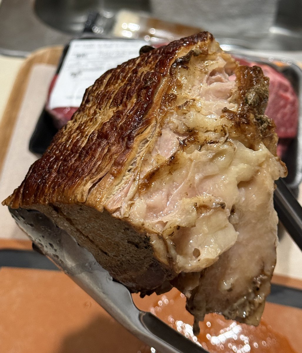 DrewMedic's tweet photo. How many sittings would it take you to eat this slow roasted round roast? About 1.5 lbs

Do you eat the fat as well ? https://t.co/8j9sxEEXaf