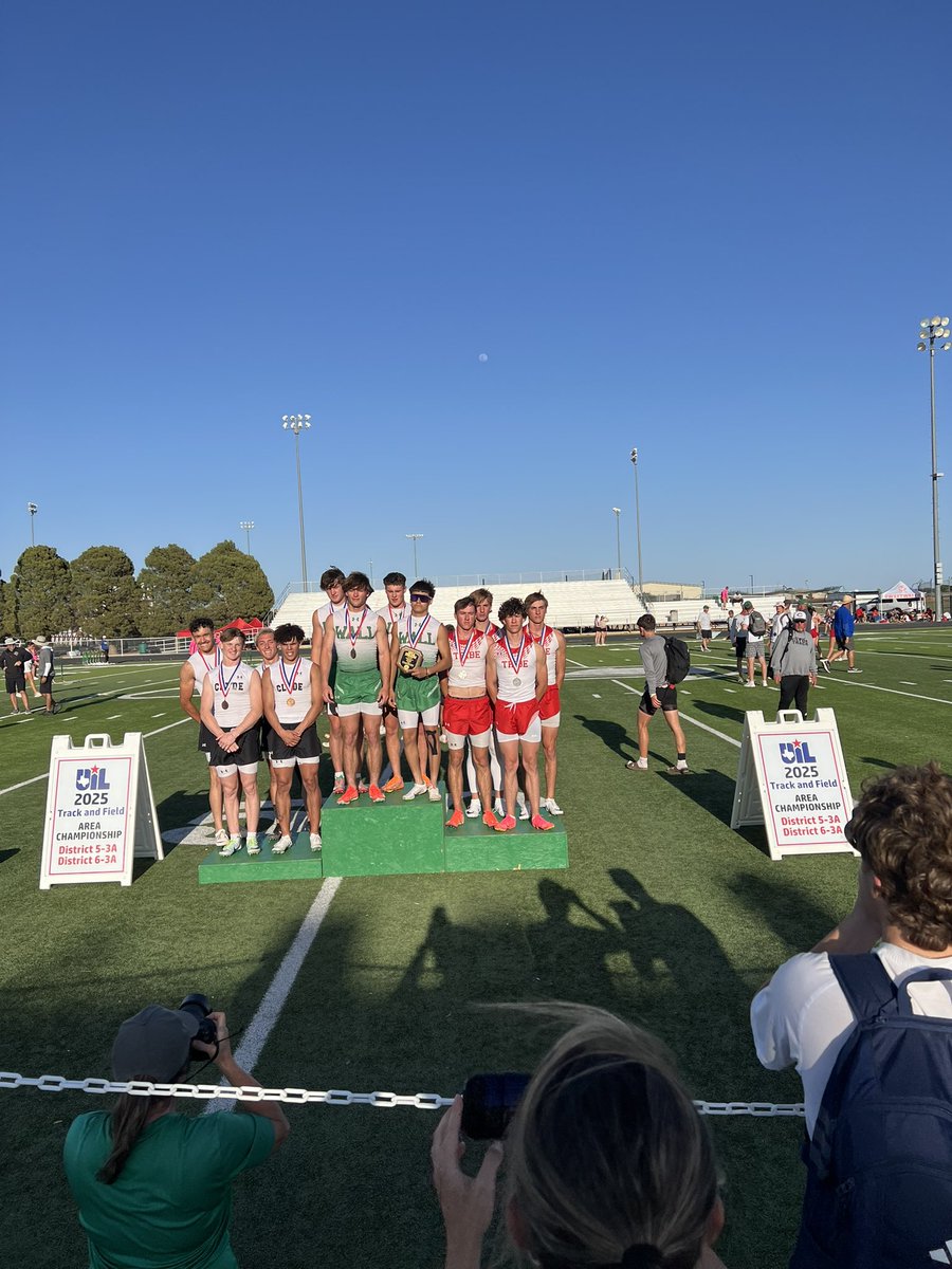 jimned_xctf's tweet photo. Congratulations to the 4X200 relay team of G. Brooks, C. Lewis, M. Powell, and B. Lawson on qualifying for the Regional meet and setting a new school record of 1:29.94! https://t.co/TrT6bVbZpQ