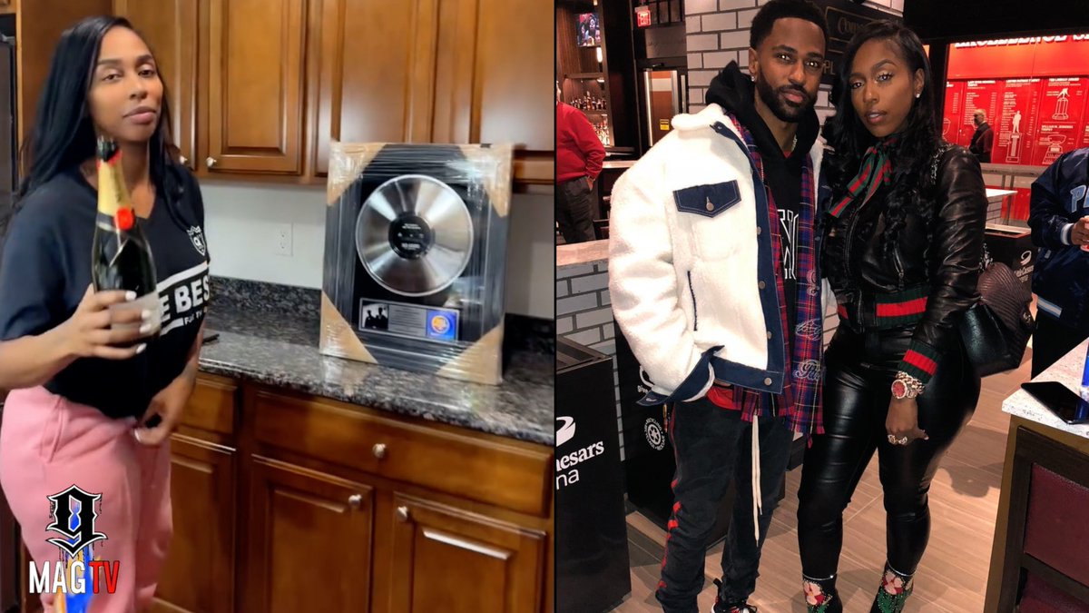 BlackInkChi's tweet image. SEE VIDEO HERE: youtu.be/4LXPSyAEoXY

Kash Doll Shows Off Her Platinum Plaque For "So Good" Song With Big Sean! 🎙

#kashdoll #bigsean #tracyt