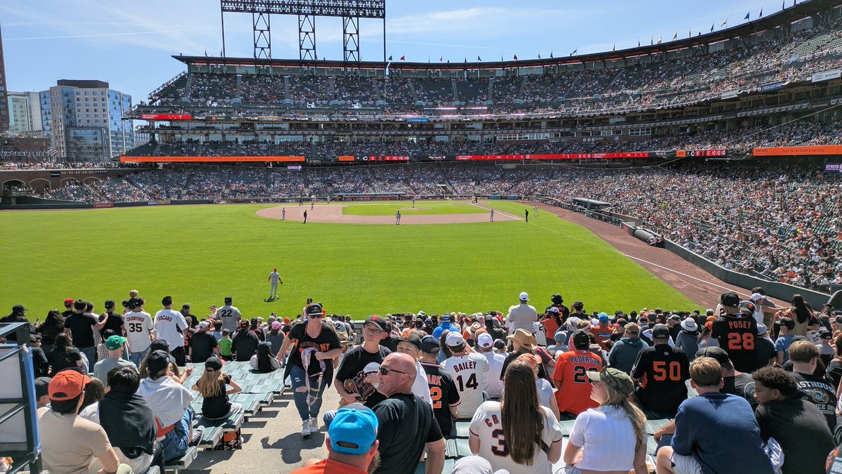 I_Am_Beej's tweet photo. @BenKaspick Love it. First game at Oracle, all the way from the UK 🇺🇸⚾🇬🇧 https://t.co/FwDsAgx0qg