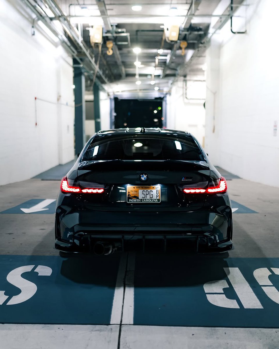 TheAutoHub's tweet photo. BMW M3 CS🖤🖤 https://t.co/5qfXXZqMEt
