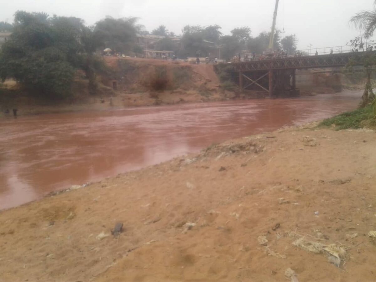 F4FAO's tweet photo. Congo says Angola tailings pollution kills 12, to seek compensation
Congo, which shares a 1,600-mile (2,575 km) long border with Angola, will seek compensation in line with the "polluter pays" principle, where those who produce pollution should bear the cost of mitigating it. https://t.co/jO3intEVVA