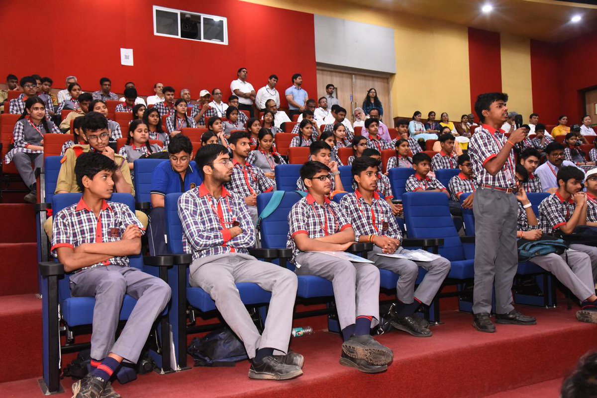 kvs_ro's tweet photo. The honourable Minister of Civil Aviation Government of India @RamMNK has launched a programme on Career in Civil Aviation for the students of classes XI &amp; XII across the country on 9th April. More than 200 Students and Staff of KV AI Rangpuri, Delhi took part in this programme. https://t.co/4hIchuiVgo