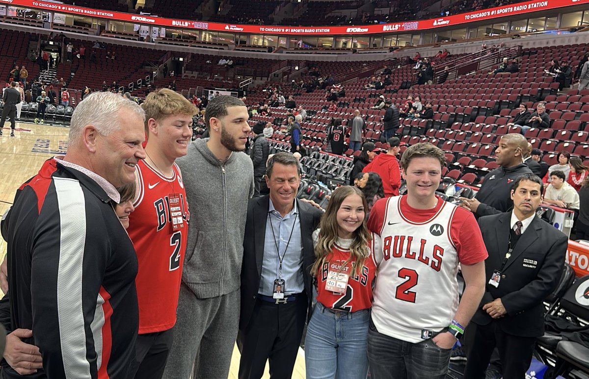 KRoseSharkey's tweet photo. A really special pregame ahead of tonight’s Bulls game. Lonzo Ball welcomed in the family of the donor for his knee replacement surgery. 

20 year old Alex Reinhardt passed away in February of 2023 and his family is here tonight for the special meeting with Ball. https://t.co/twwanNxPds