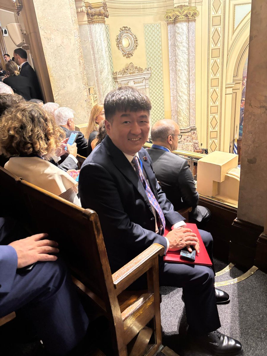 Монгол Улсаас Дорнын Бүгд Найрамдах Уругвай Улсад хавсран суугаа Онц бөгөөд Бүрэн эрхт Элчин сайд С.Золжаргал 2025 оны 3-р сарын 1-ний өдөр тус улсын шинээр сонгогдсон Ерөнхийлөгч Яманду Орсигийн төрийн тэргүүний тангараг өргөх ёслолд Монгол Улсыг төлөөлөн оролцов