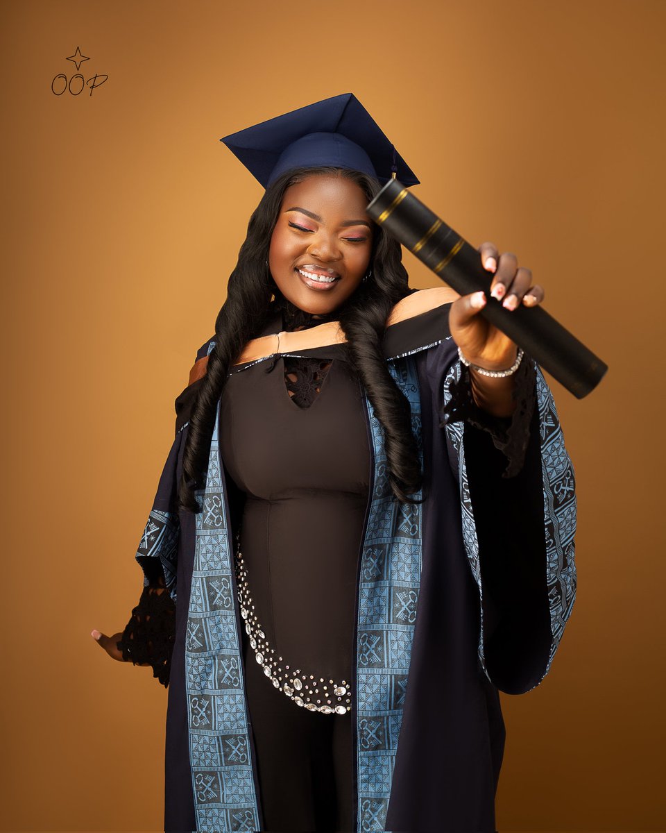 anjolaOluwx's tweet photo. FIRST CLASS BARBIE! 
✨BSc. Biochemistry ( First Class Honors), Lagos State University.
#lasu28thconvocation https://t.co/ELun14MJP4