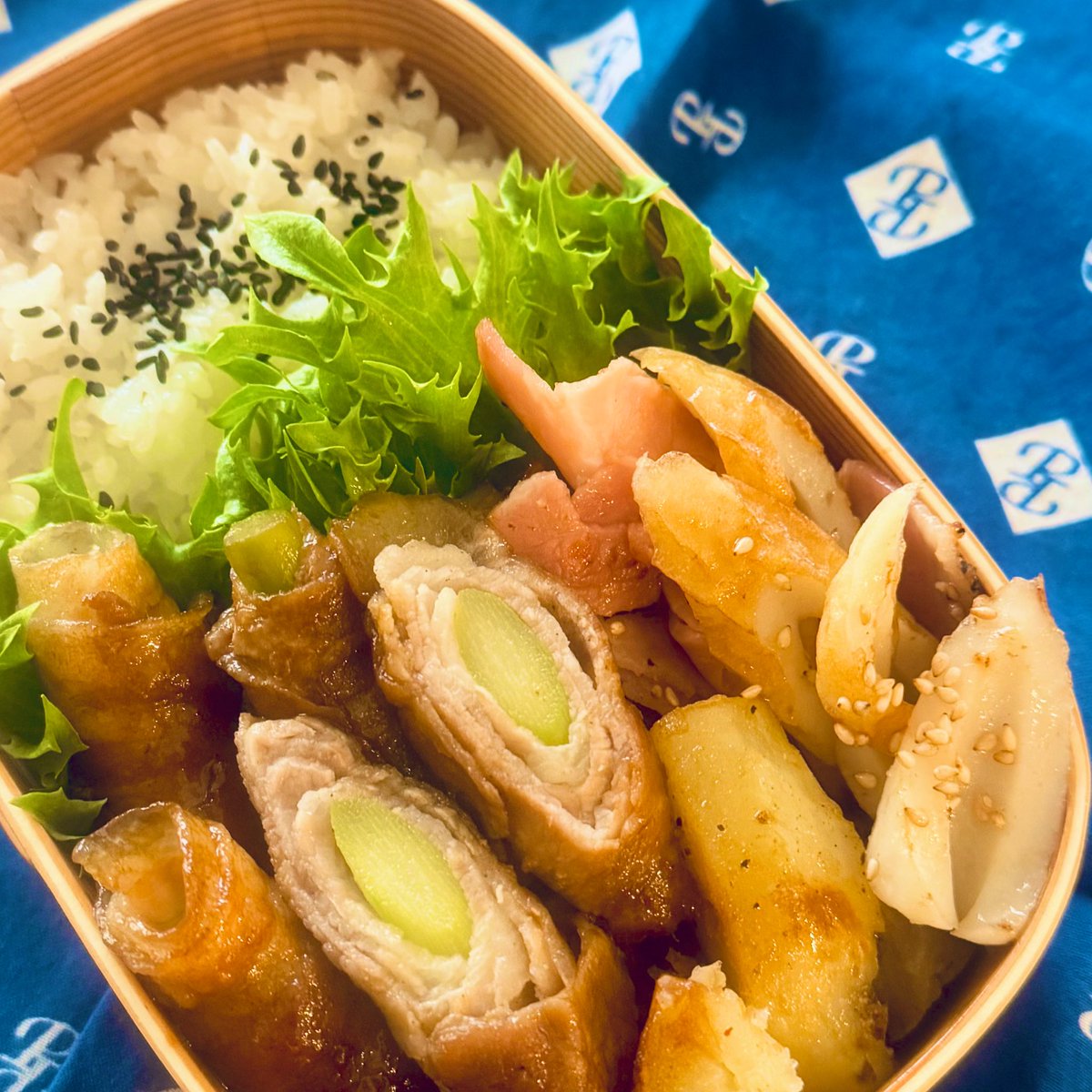 orangeroad20134's tweet photo. おはようございます。

高三、1学期始まった弁当
😋😋

#高校男子弁当
#受験生 https://t.co/gk0wlZkjtN