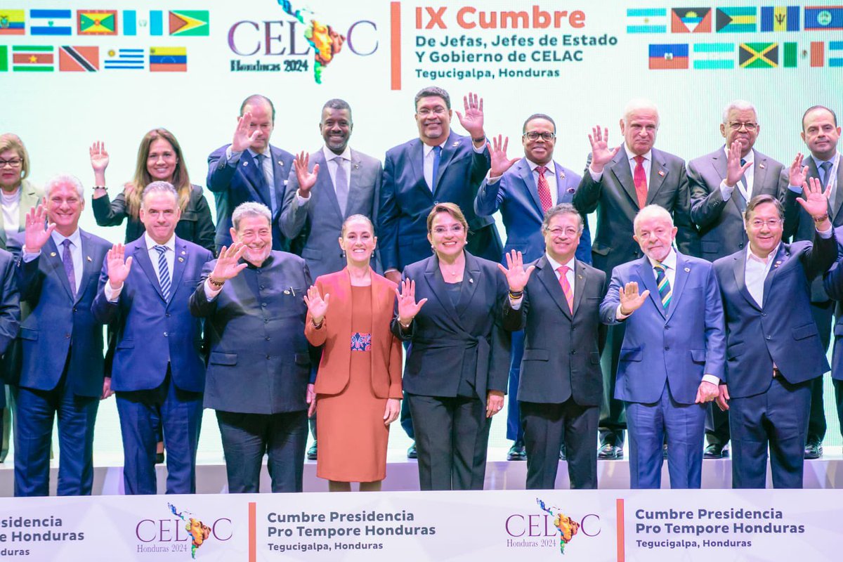LuchoXBolivia's tweet photo. La historia nos convoca a no ser espectadores de nuestro destino, sino artesanos de un porvenir más justo, más solidario, más humano.  Que el latido de nuestra Pachamama nos guíe y que el amanecer de una nueva América nos encuentre de pie, dignos y unidos.
#CumbreCELAC2025 https://t.co/xVGE4RbFA6