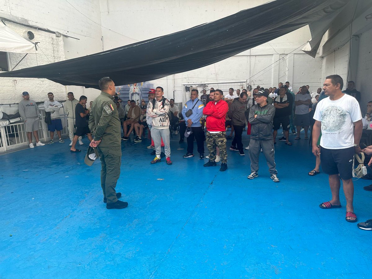 INPEC_Colombia's tweet photo. 🔐 #SeguridadYControl | Hoy fueron intervenidos 12 Establecimientos de Reclusión pertenecientes a las seis regionales del país, gracias al trabajo articulado de 480 funcionarios. 👇 https://t.co/97n68TZnnJ