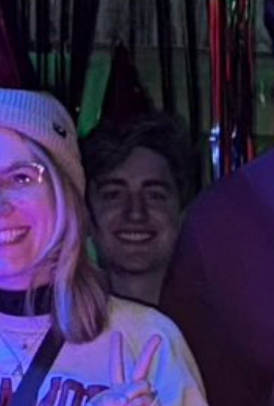 nononlinee's tweet photo. @drewisgooden but i think i see someone looking at me through that window… https://t.co/iIKg9RpAlP