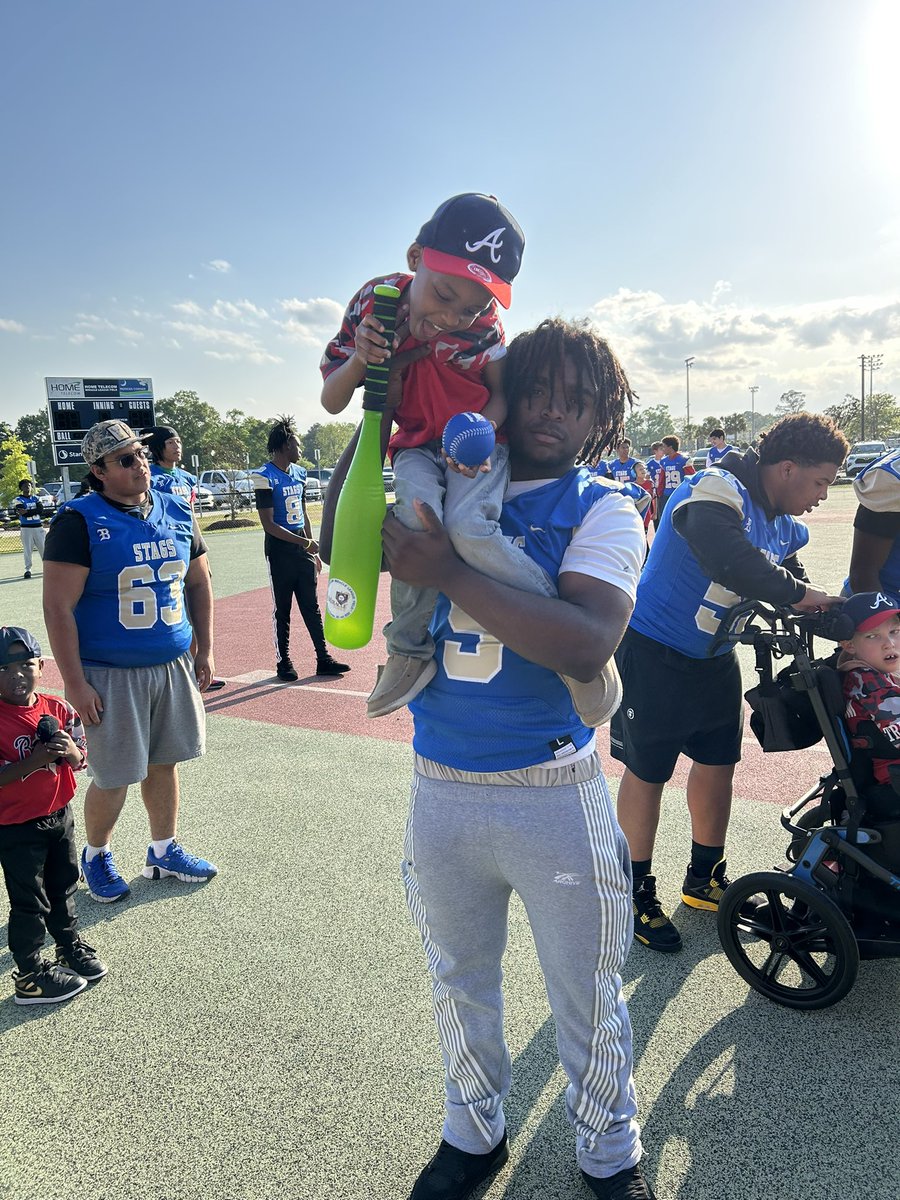 Some of our <a href="/BerkeleyStagsFB/">Berkeley Football</a> with their buddies. <a href="/jord1nc4rter/">Jordin Carter</a> 

#BetterAtBerkeley