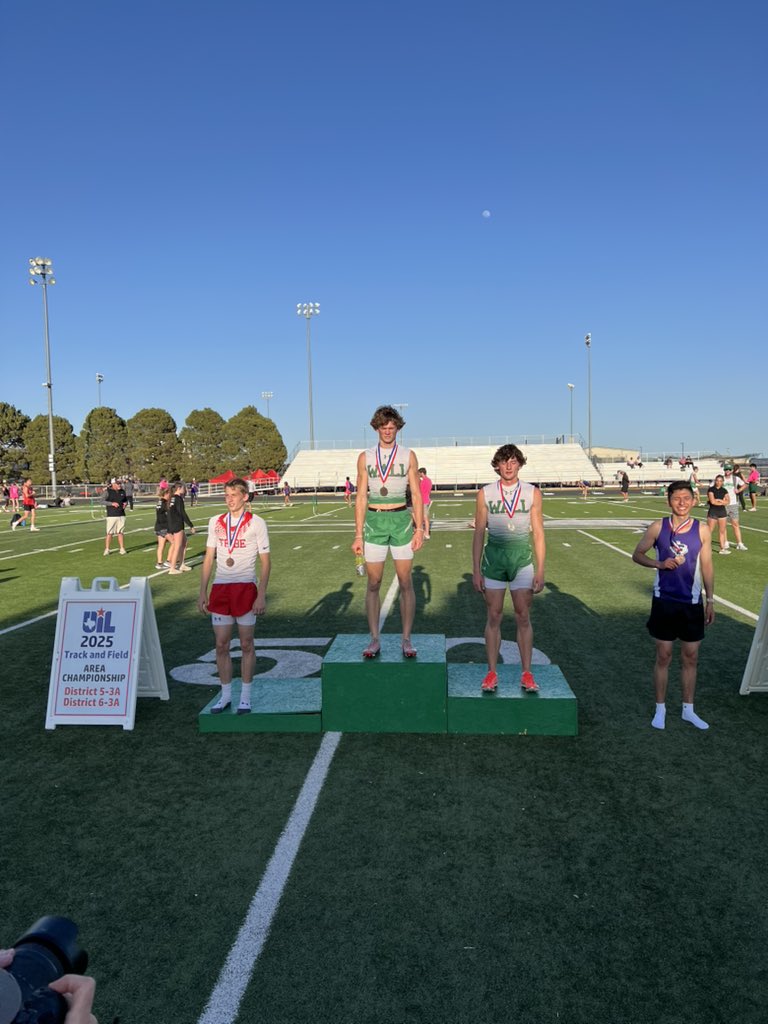 jimned_xctf's tweet photo. Congratulations to Co. Carlisle (3rd) on qualifying for the Regional meet in the 400m! https://t.co/fnSSzG3vjf