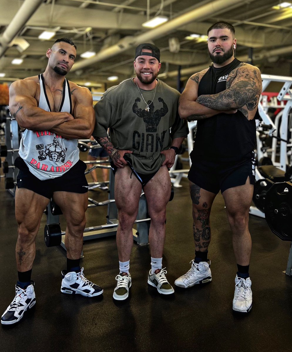 NickRoybal's tweet photo. Grindin' ⛓️ #fitness #gym #bodybuilding #gymmotivation #FitnessMotivation #muscle #ifbb #npc #legday https://t.co/SX03aw8gC4