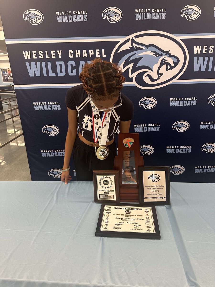 Nai_2026's tweet photo. Blessed to acheive some of my goals my junior year🙏🏾
-  2024-2025 5A District Champs 
-  2024-2025 WCHS MVP 
-  2024-2025 Conference Player of the year 
-  2024-2025 1st team all confernce 
-  1,000 point scorer 
@Coach_PeterL @SEUnitedKiki @CoachQswader https://t.co/8FqfTHvf1j