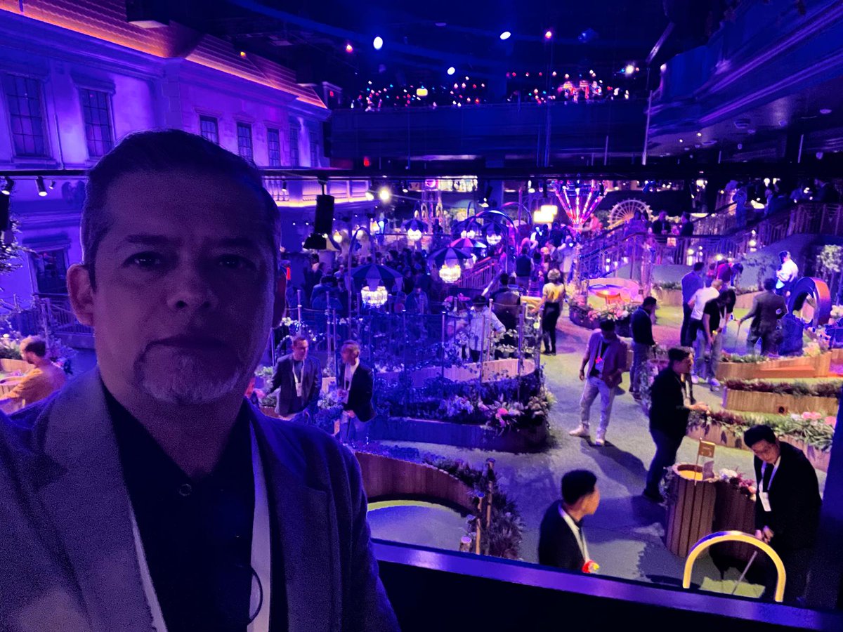 CleverIdeas3's tweet photo. Here’s how we kicked off Google Cloud Next '25 at Clever IDEAS.
Excited for what’s next! 🚀

#GoogleCloudNext25 #AI #Gemini #CleverIDEAS #Innovation #Technology #soycleverideas https://t.co/zoVIUvtAj1