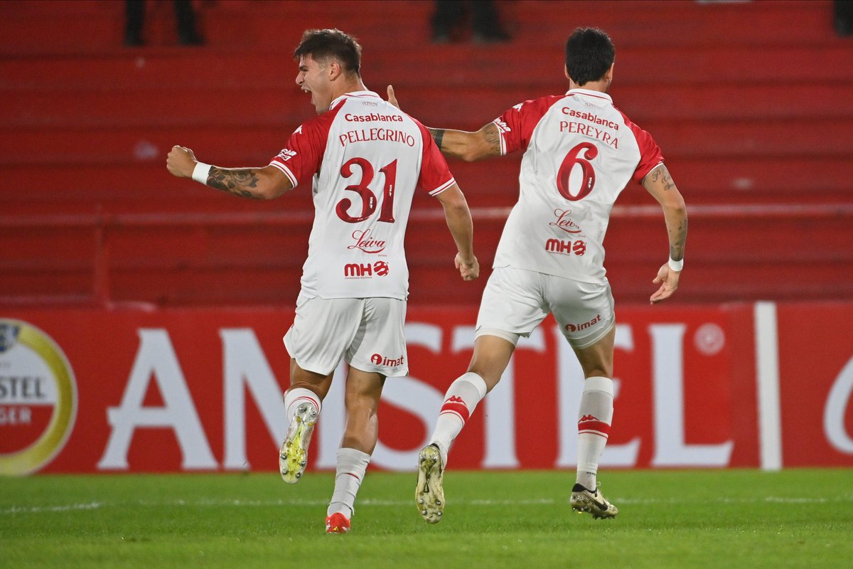 hernanclaus's tweet image. #Huracan y una exhibición internacional: venció 5-0 a #RacingdeMontevideo en el #Duco con una actuación soberbia. Así, marcha primero en el grupo C de la #CopaSudamericana