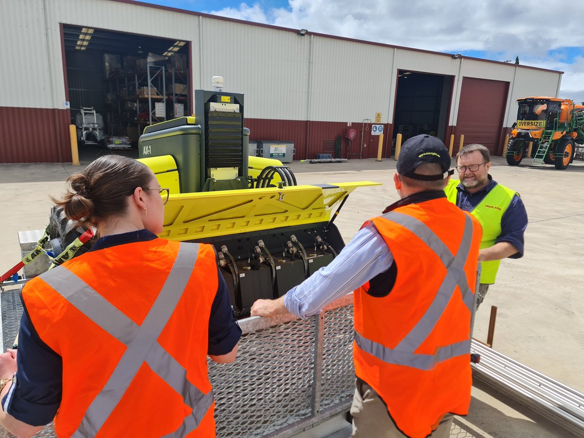 CoBrightAU's tweet photo. Recently we sent a few of the team – Brendan, Caitlin, Nate, and Nick out on a field trip. This trip took place at the local Croplands facility, and we were given a guided tour by their National Sales Manager Jeremy. Thanks again to the Croplands team for hosting us! 

#agtech https://t.co/ZwdDmkeKf9