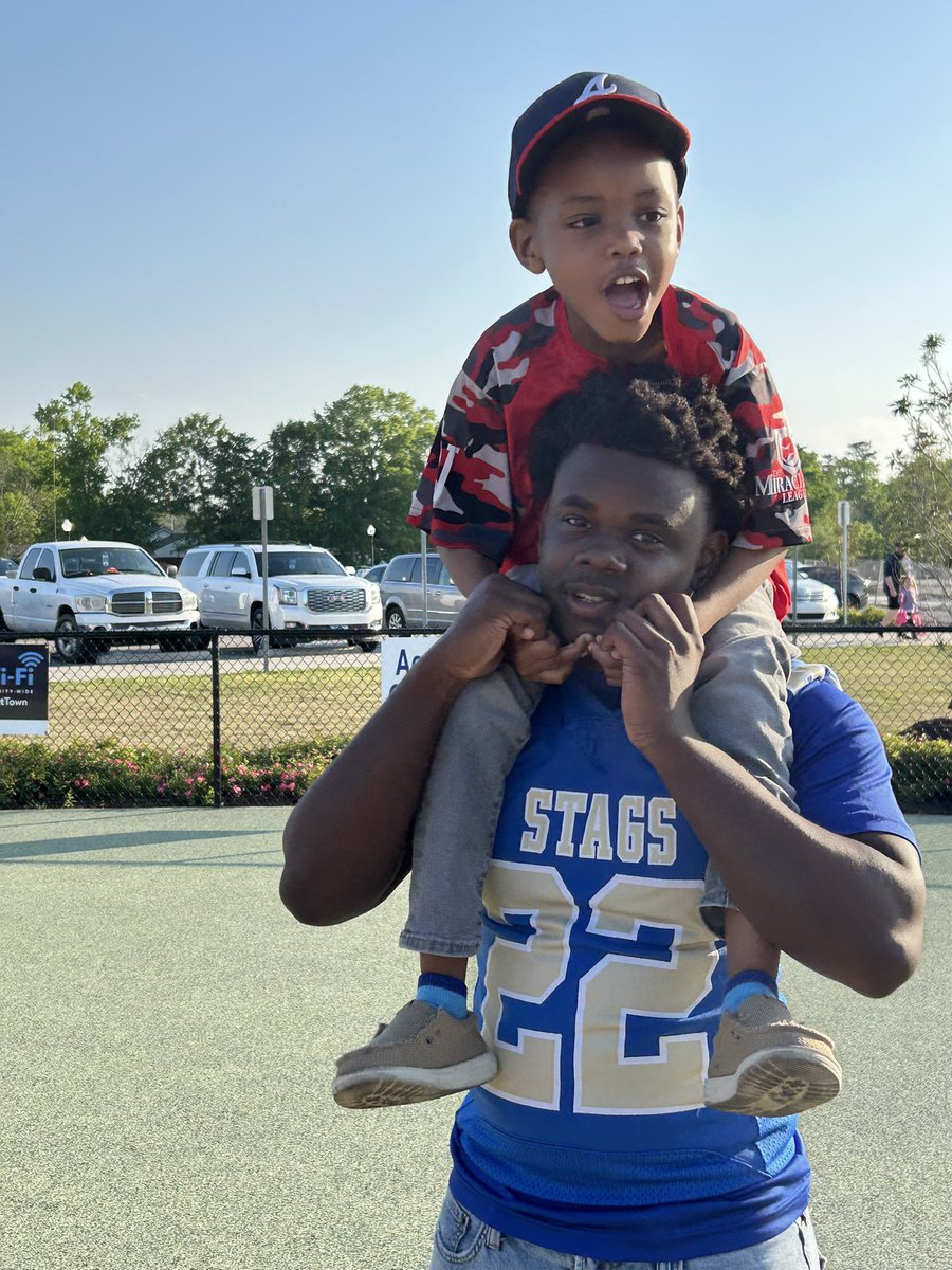 Some <a href="/BerkeleyStagsFB/">Berkeley Football</a> with their buddies. <a href="/ColemanKahnir/">Kahnir Coleman</a> <a href="/elodge4/">Eric Lodge</a> 

#BetterAtBerkeley