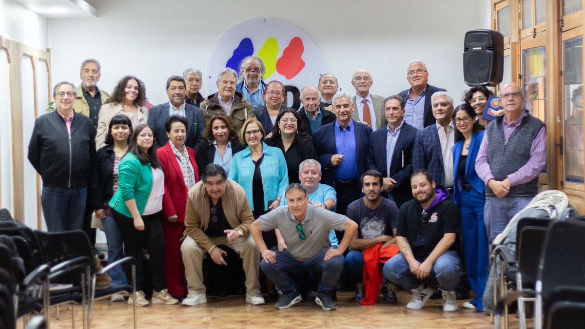 Encuentro de la FPD : la Socialdemocracia profunda de Chile se expresó también con la “ Concertación por la Democracia”: Aylwin-Frei-Lagos-Bachelet. Un Lagos que en parte refundó esa idea . Y hoy incluso pareciera que el presidente Boric camina en esa dirección. 🇨🇱 1/5
