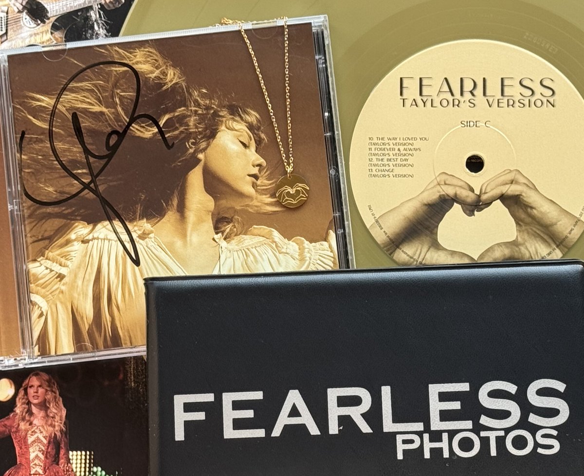 WhiTaysVersion's tweet photo. I’ve been wearing this necklace all day long!! It’s so cute and the perfect way to celebrate 🫶💛#4YearsOfFearlessTaylorsVersion https://t.co/B7rv2W1ftS