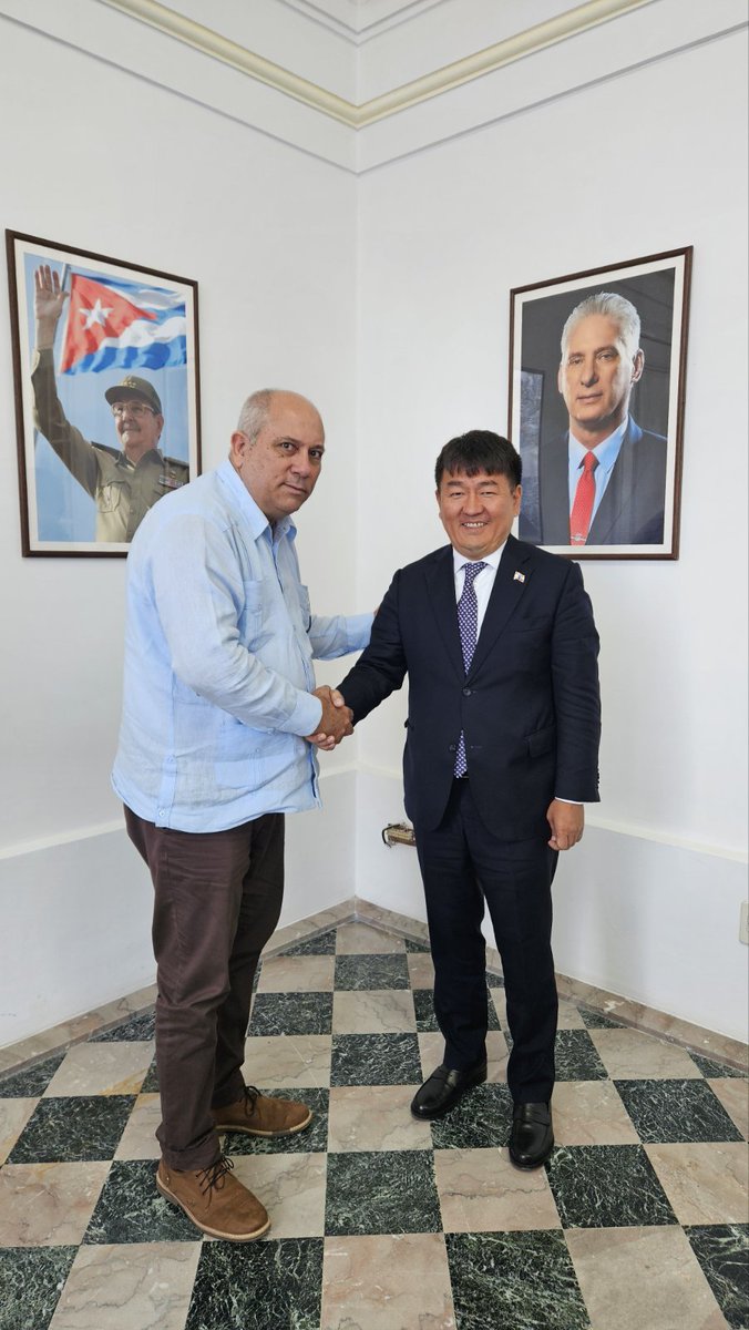 Монгол Улсаас Бүгд Найрамдах Куба Улсад суугаа Онц бөгөөд Бүрэн эрхт Элчин сайд С.Золжаргал тус улсын Соёлын сайд Алпидио Алонзотой уулзаж, хоёр улсын соёл урлагийн салбарын хамтын ажиллагааны асуудлуудаар санал солилцов