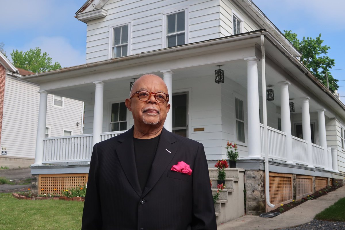 HenryLouisGates's tweet image. With the brilliance and dedication of our genetic genealogist CeCe Moore, we brought together generations of my family to reveal the stunning history uncovered in my own Book of Life..
Stream the full episode of #FindingYourRoots by going to pbs.org/findingyourroo…