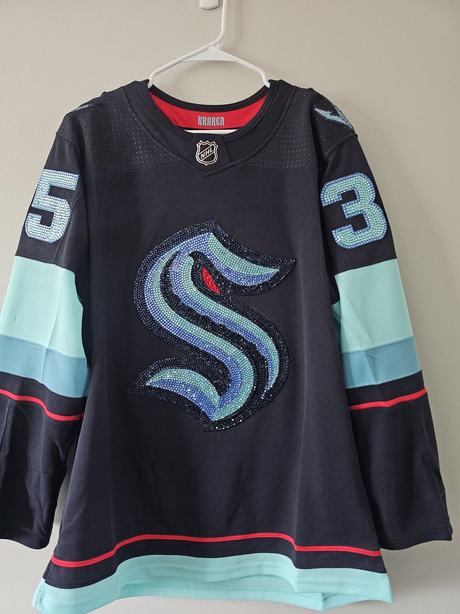 Mallory1616's tweet photo. 6 days later, and the Bedazzled @JDac35 jersey is done! I absolutely love it!🩵  #Seakraken     #NHL #Hockey #Sparkly https://t.co/KTh8Nm8vnA