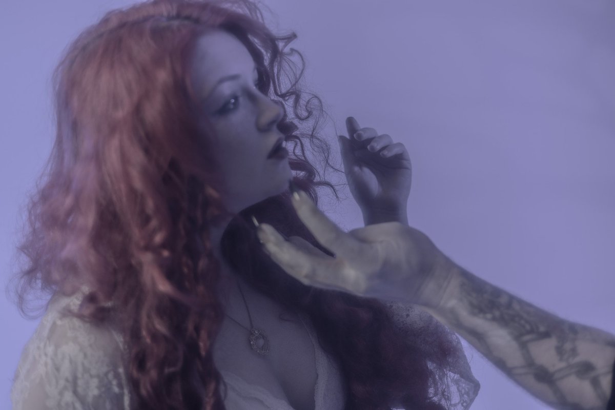 "ℑ 𝔠𝔬𝔪𝔢 𝔱𝔬 𝔶𝔬𝔲 𝔣𝔯𝔬𝔪 𝔱𝔥𝔢 𝔫𝔦𝔤𝔥𝔱. ℑ 𝔞𝔪 𝔡𝔢𝔞𝔱𝔥." 

Nosferatu inspired photo and video shoot was shot during a full blood moon - ya know, just spooky girl things ✨️

🩸Co-Model: Kyle A Schlueter 
🌙Photos: Seth Burchfield

#vampire #photoshoot #gothic