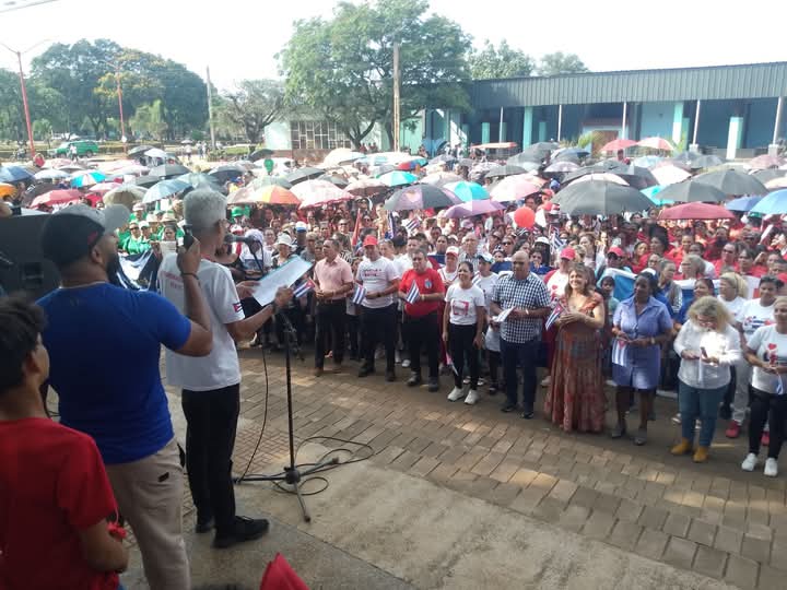 YadeDelaCruzFdz's tweet photo. Con la presencia del Buró Provincial del Partido, los factores del municipio y el pueblo se realizó la 2da plenaria en saludo al 1ro Mayo. Las iniciativas fueron responsabilidad del ejército de batas blancas (Salud Pública), todo a su altura, felicidades. #HonorHolguinero #PCCMoa https://t.co/61MMUxp36V