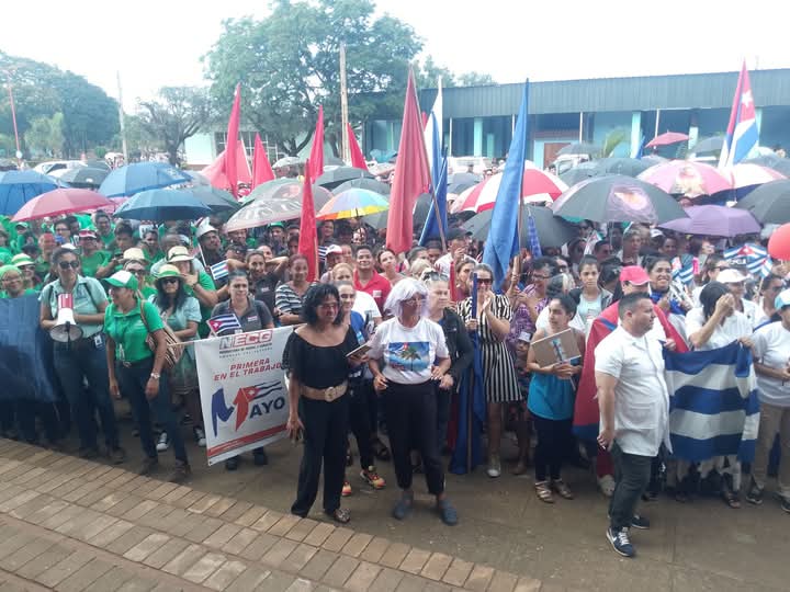 YadeDelaCruzFdz's tweet photo. Con la presencia del Buró Provincial del Partido, los factores del municipio y el pueblo se realizó la 2da plenaria en saludo al 1ro Mayo. Las iniciativas fueron responsabilidad del ejército de batas blancas (Salud Pública), todo a su altura, felicidades. #HonorHolguinero #PCCMoa https://t.co/61MMUxp36V