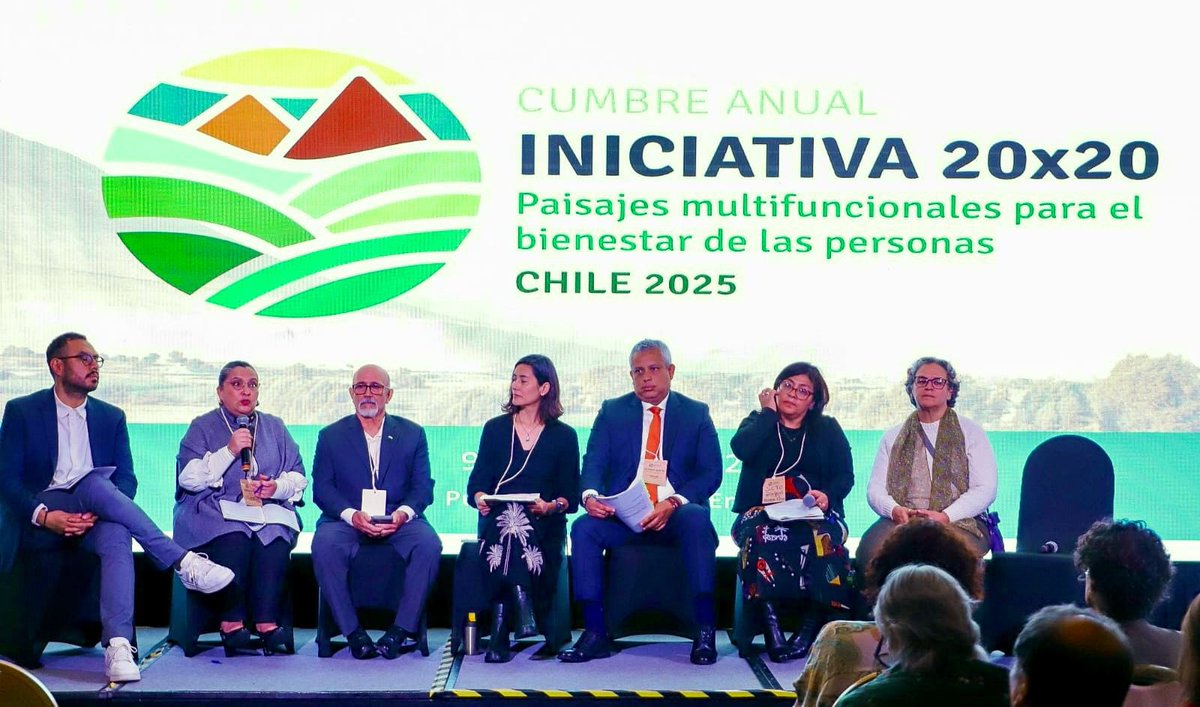 MinAgricultura's tweet photo. #Agenda 🗓️ | América Melo, directora de Cadenas Agrícolas y Forestales del #MinAgricultura, participó en la Cumbre Anual de la Iniciativa 20x20 en 🇨🇱  Puerto Varas (#Chile),una alianza regional 🫱🏽‍🫲🏼 que busca la protección y restauración de más de 50 millones de hectáreas de bosques,🌳 áreas agrícolas, 🌾 pastizales y humedales para 2️⃣ 0️⃣ 3️⃣ 0️⃣.