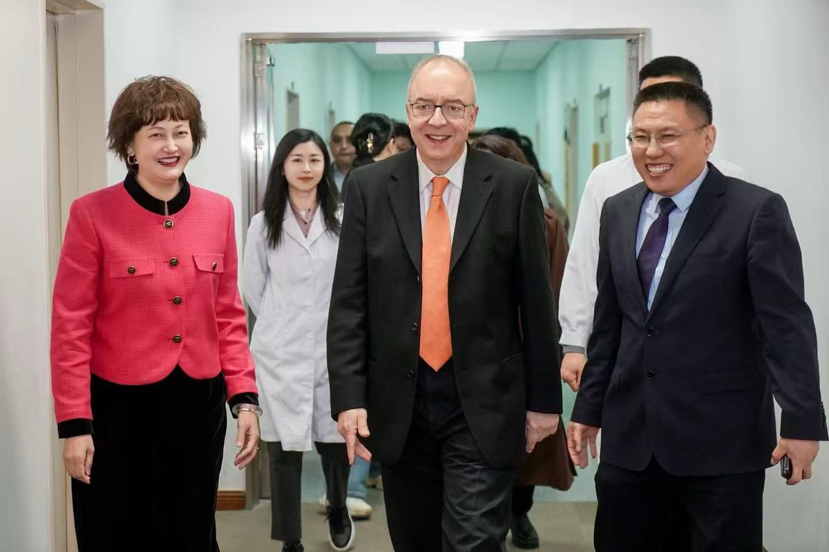 Honored and humbled by another great collaboration: I will help and mentor young talents from Dalian Medical University in the coming three years - another successful way improving breast cancer care globally! <a href="/MedUni_Wien/">MedUni Wien</a> <a href="/ABCSGVienna/">ABCSG</a> <a href="/SG_BCC/">SGBCC</a>