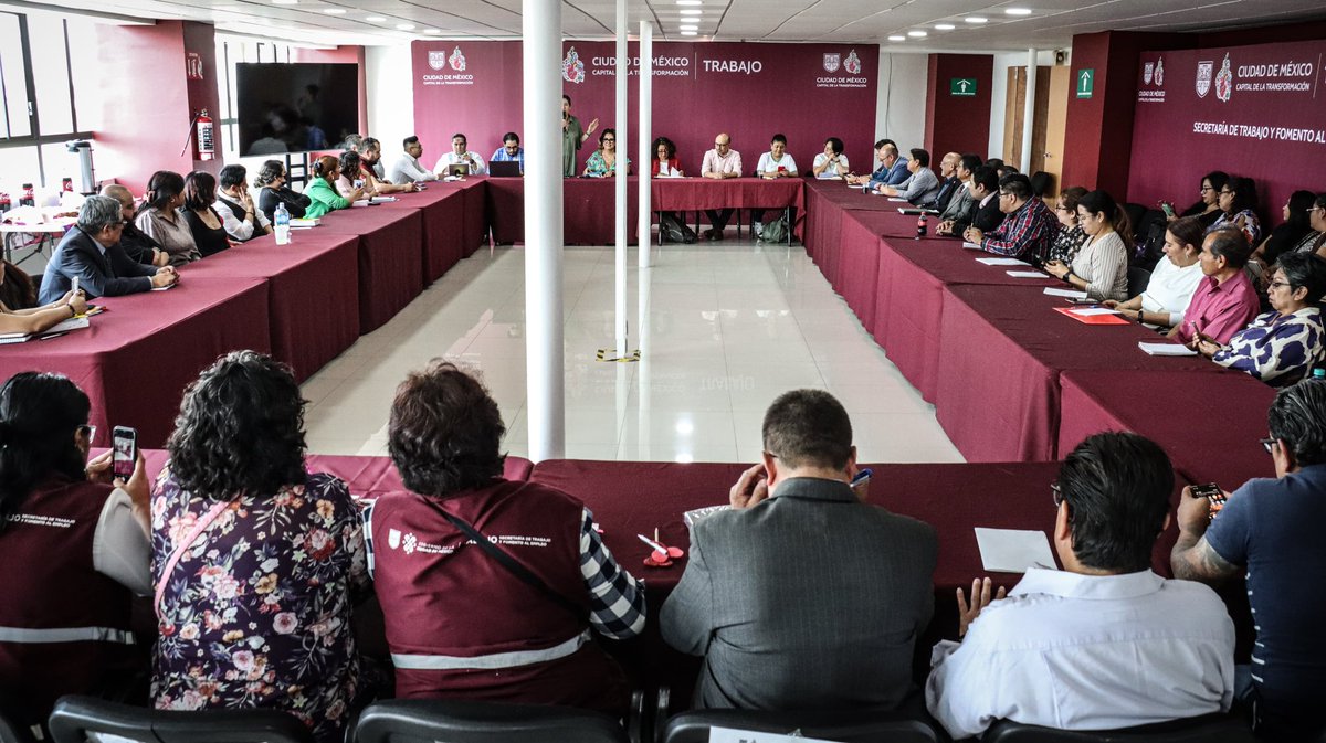 Ines_GONI's tweet photo. Esta tarde, llevamos a cabo una reunión con el Sindicato Nacional de Personas Trabajadoras del Hogar, para analizar los desafíos en la aplicación efectiva de los derechos laborales y humanos de las Personas Trabajadoras Remuneradas del Hogar.

En este encuentro también estuvieron presentes Alfonso García Castillo, Coordinador de Atención y Educación de @COPRED_CDMX, así como representantes del @icat_cdmx , del @CCLCDMX , y de la Procuraduría de la Defensa del Trabajo.

El objetivo de esta reunión fue fortalecer la coordinación interinstitucional para prevenir abusos laborales y garantizar condiciones dignas de trabajo en la Ciudad de México.     
                                                            
#CapitalDeLaTransformación #UtopíaLaboral
@ClaraBrugadaM @GobCDMX @TrabajoCDMX
