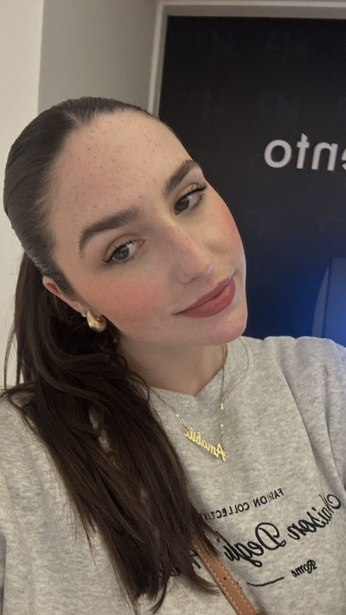 lovslouiswt's tweet photo. pareço ser a dona do meu perfil?? https://t.co/EOTUvc5pI2