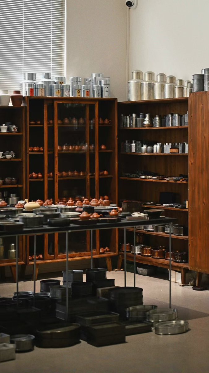 Which one do you want？
#kungfutea #teapot #tinteacaddy #tearack #tea #tealover #teacans #shadiao #claypot #teakettle #teatray #teacup #teaware #teaboat