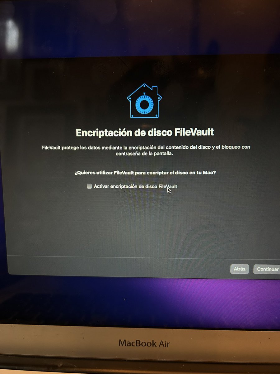 BatMacSoporte's tweet photo. Cuando instalen o actualicen sistema operativo en su Mac dejar activado #FileVault es innecesario amén que dificulta la recuperación de información en el caso que tengan algún accidente con el equipo. https://t.co/fUnf9Xkv9h