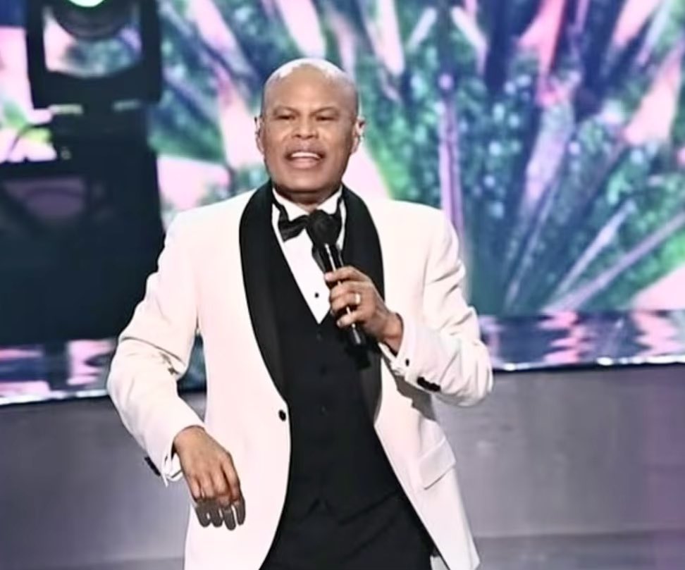 CarlosAmaranteB's tweet photo. Hemos perdido una de las voces más preciosas de nuestra música. Rubby Pérez, con su tono alto y afinado, buen padre, fue un excelente artista que marcó, con sus interpretaciones, una época del merengue. A mi hija le encanta que bailemos “Ave de paso”. ¡Rubby, eres inolvidable!🙏🏼 https://t.co/nE9U7OXXzS