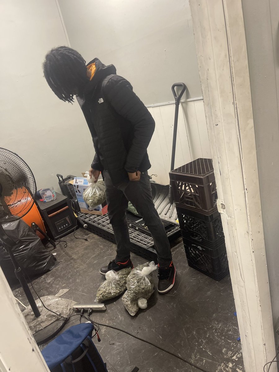 Pistol_Tb's tweet photo. 🔥plug in Michigan https://t.co/duiiDe8hAJ