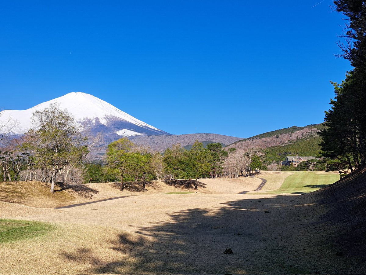 kmht4976's tweet photo. 久しぶりの富士の杜ゴルフクラブ⛳

天気が良くて絶好のゴルフ日和でした。
珍しく終日富士山が見えてました。
ランチは名物吉田うどん。

来週は御殿場ゴルフクラブ⛳ https://t.co/FFX4daGkPl