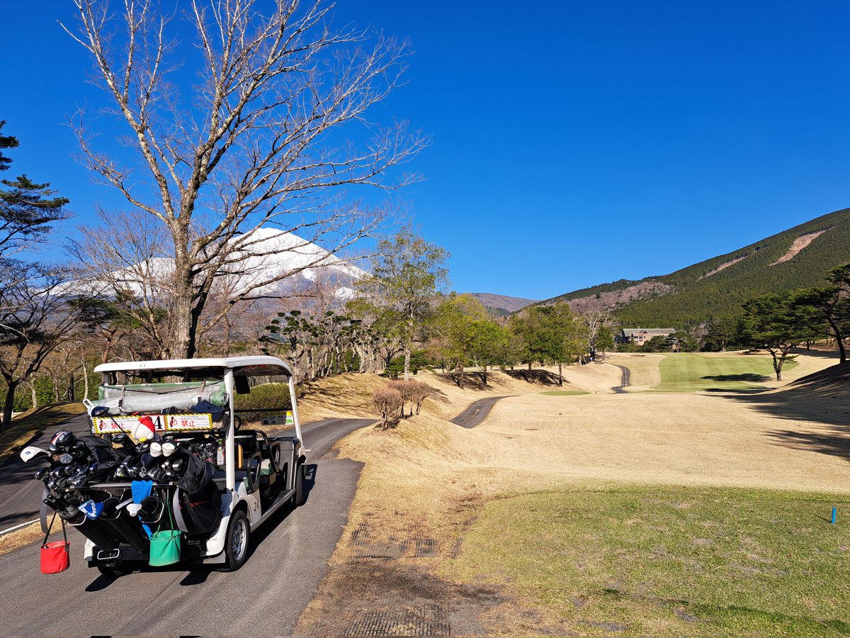kmht4976's tweet photo. 久しぶりの富士の杜ゴルフクラブ⛳

天気が良くて絶好のゴルフ日和でした。
珍しく終日富士山が見えてました。
ランチは名物吉田うどん。

来週は御殿場ゴルフクラブ⛳ https://t.co/FFX4daGkPl