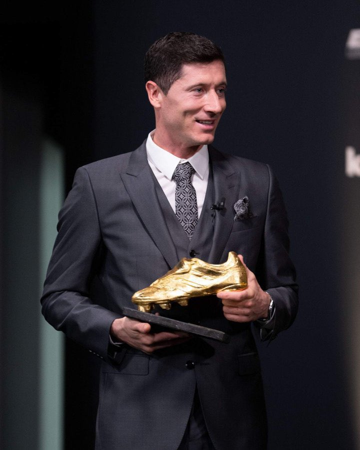 Legend_ElBashir's tweet photo. Ils ont tous critiqué Lewandowski tout au long de la saison, mais c’est lui qui remportera le trophée du Ballon d’Or

Signez ce tweet https://t.co/AzrMYW8KkU