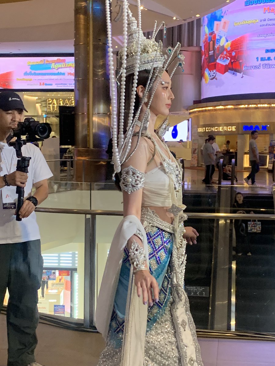 IngBoonlon's tweet photo. สวย สง่า ชุดแม่น้ำคงคา 
ตัวแทนความสงบนิ่ง อ่อนโยน 😊

#thisavaritthisa 
#thisa
#ฐิสาวริฏฐิสา 
#ฐิสา https://t.co/uI7rWSVmm5