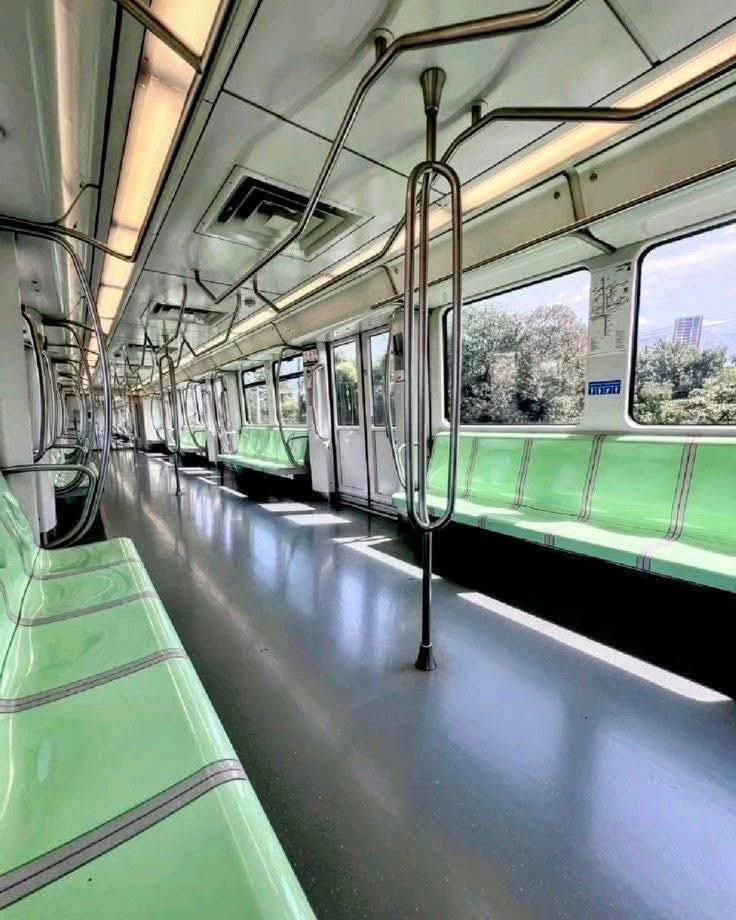 boterocoffes's tweet photo. . @metrodemedellin 
Ni un rayón, sus vagones y sillas siempre limpios por más de 30 años con su cultura Metro!! Ⓜ️🚆 https://t.co/PBJy4tXFAV