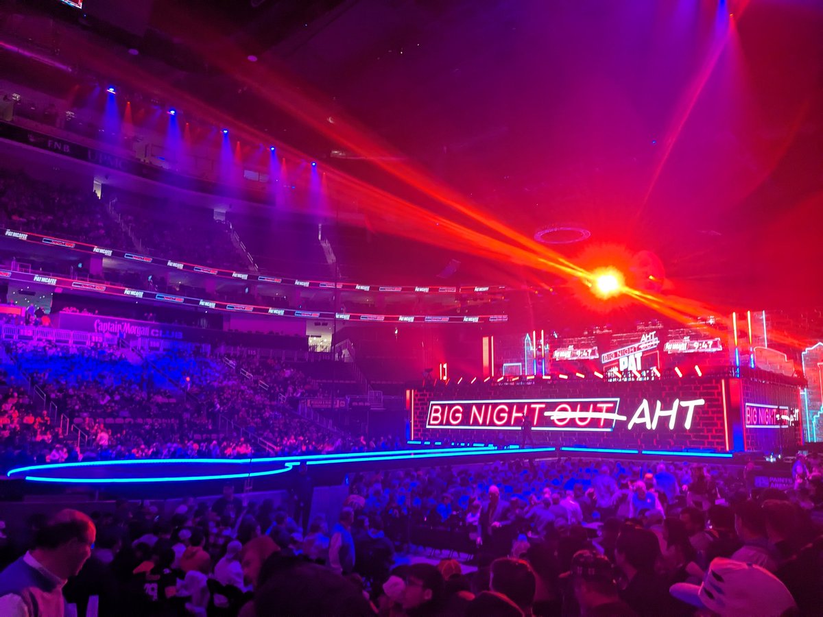 Let's do this! #BigNightAHT (I think the bonus is for once no lines for bathroom!).