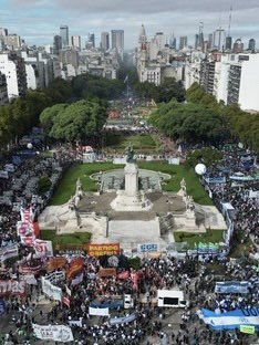Por la Patria, los trabajadores y los jubilados

Hoy movilizamos, mañana paramos

#FueraFMI #FueraMilei