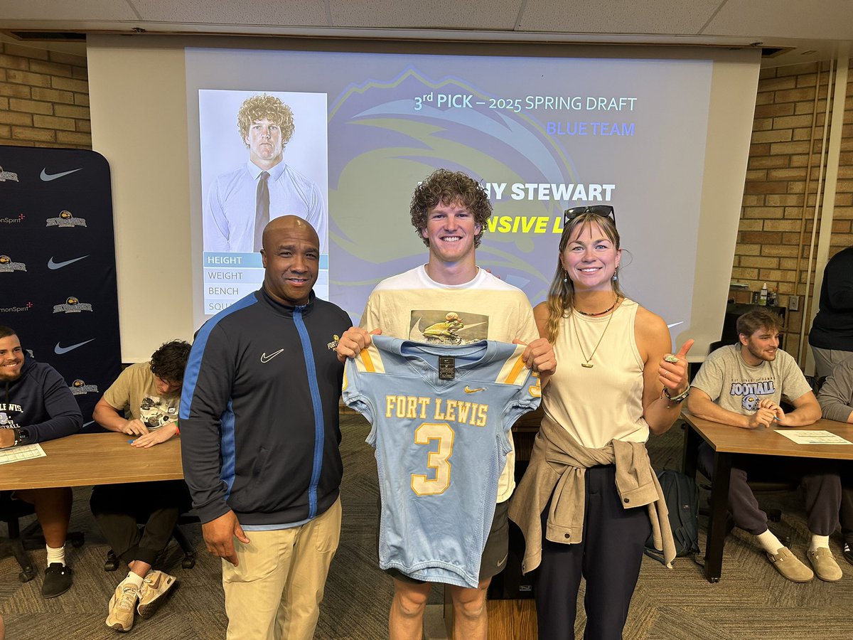With the 3rd pick, Blue Team selects DE Johnny Stewart